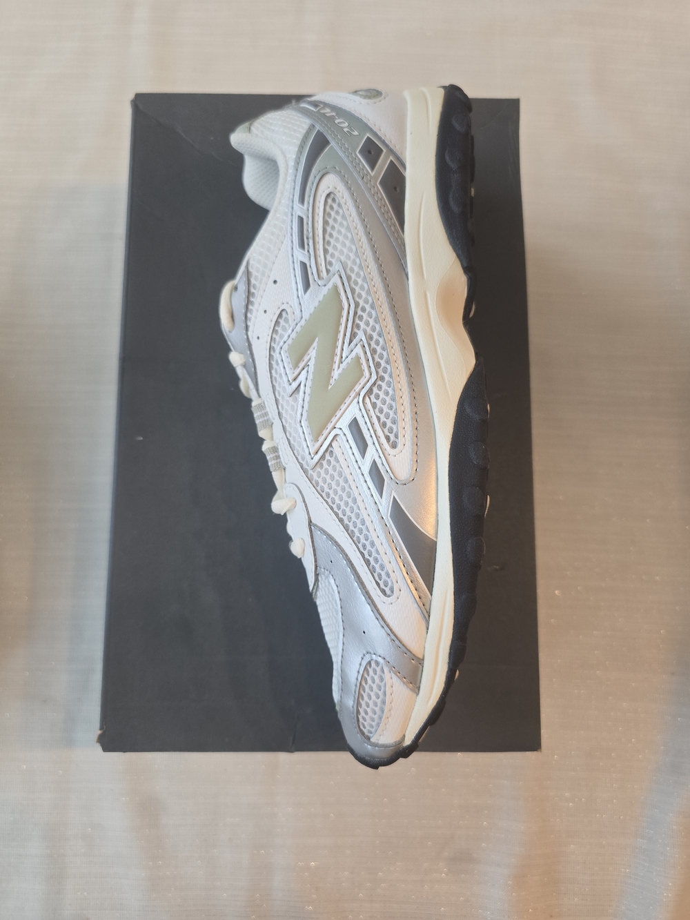 New Balance 204L sneakers in a clean White/Light Gray colorway. - Picture 2 of 5